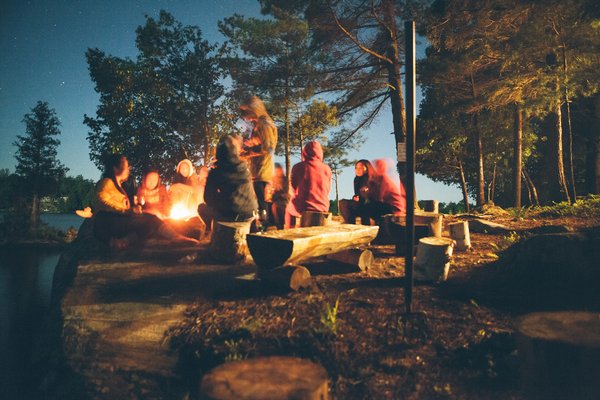 Quels sont les équipements indispensables pour un camping en région de toundra?